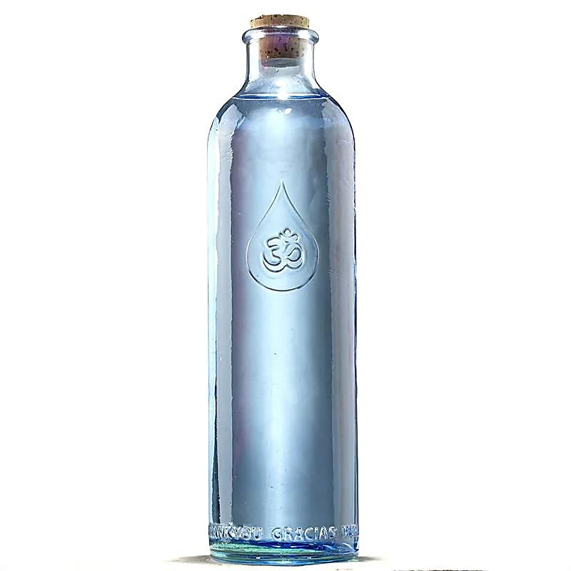 Tämä kaunis zero waste, muoviton juomapullo on upea lahjaidea kenelle tahansa tai itselle omaa arkea ilostuttamaan. Pullo on tehty kierrätyslasista ja se suljetaan aidolla korkilla.